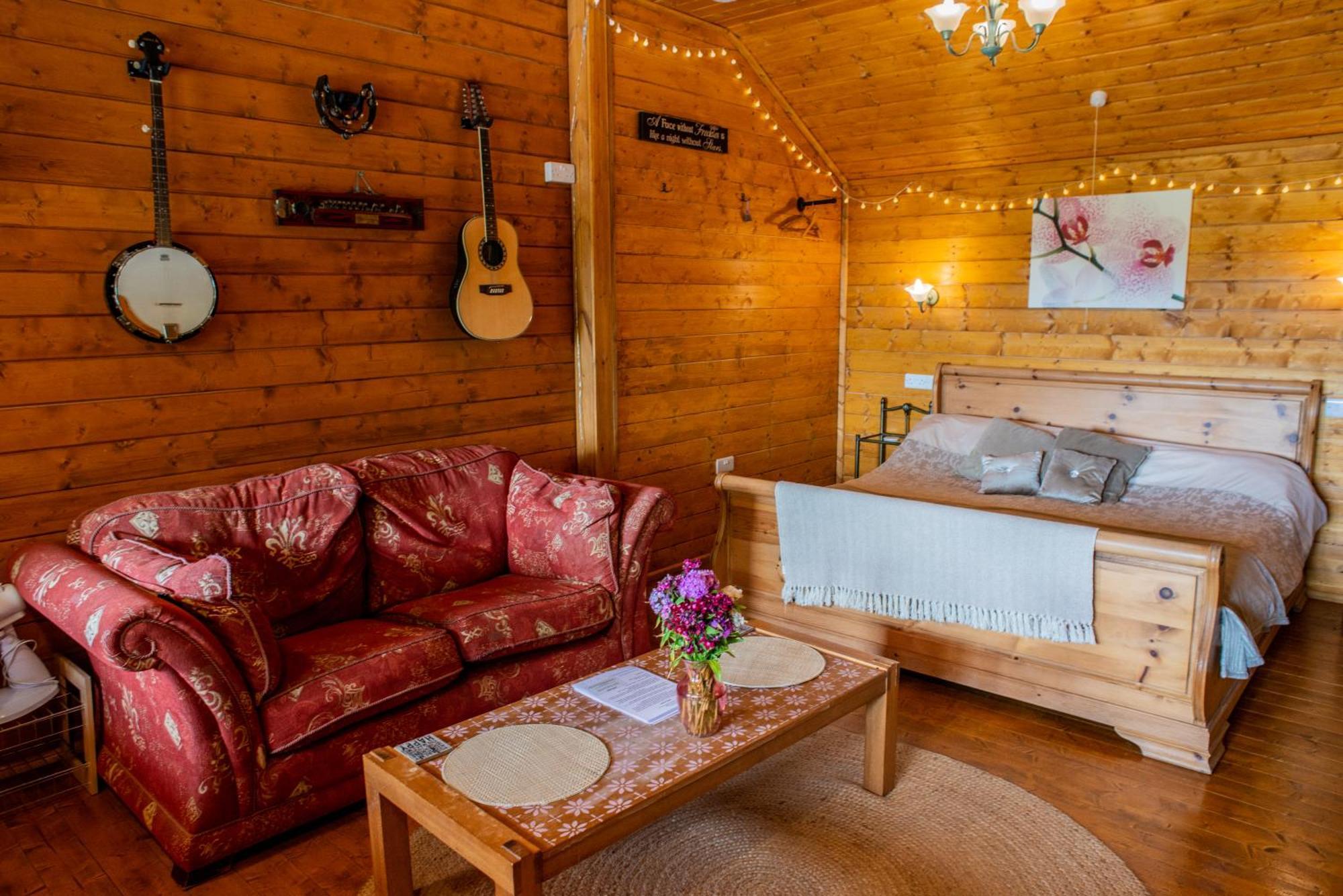 Blossom Cabin - Little Log Cabin In Wales Newtown  Exteriör bild